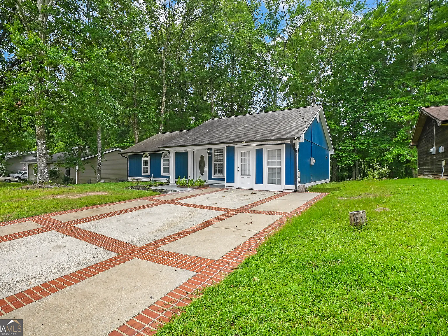 4 bed, 2.0 bath, 1062 sqft, $2,250 — Photo 2