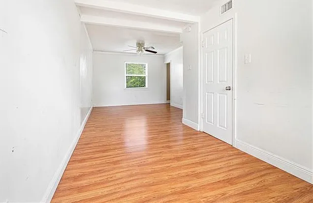 421 Holy Cross Pl — Photo 6