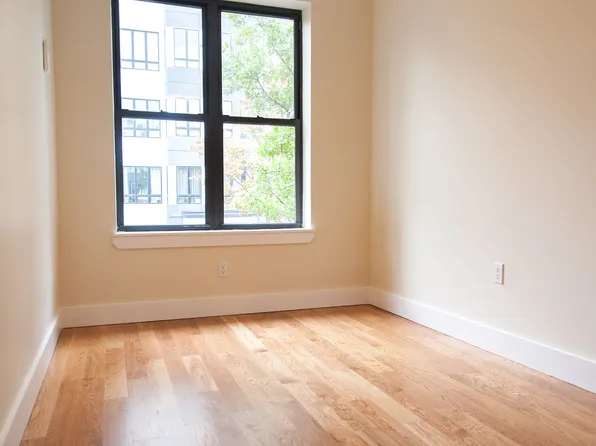 1426 De Kalb Avenue image 12 of 40