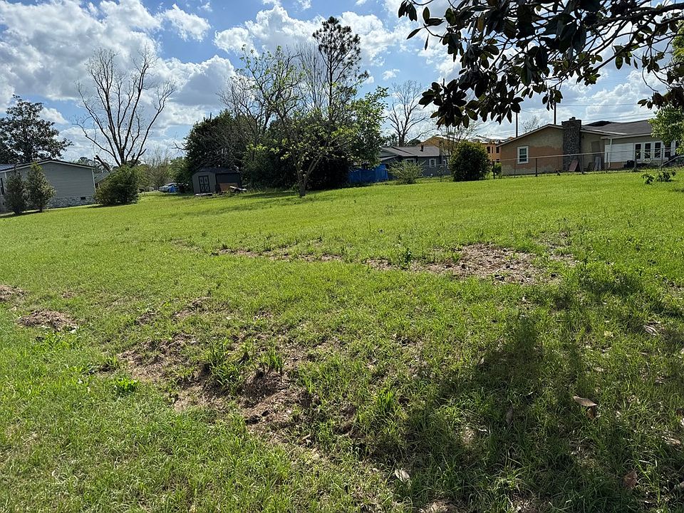 2nd image of 607 Taylor Cir