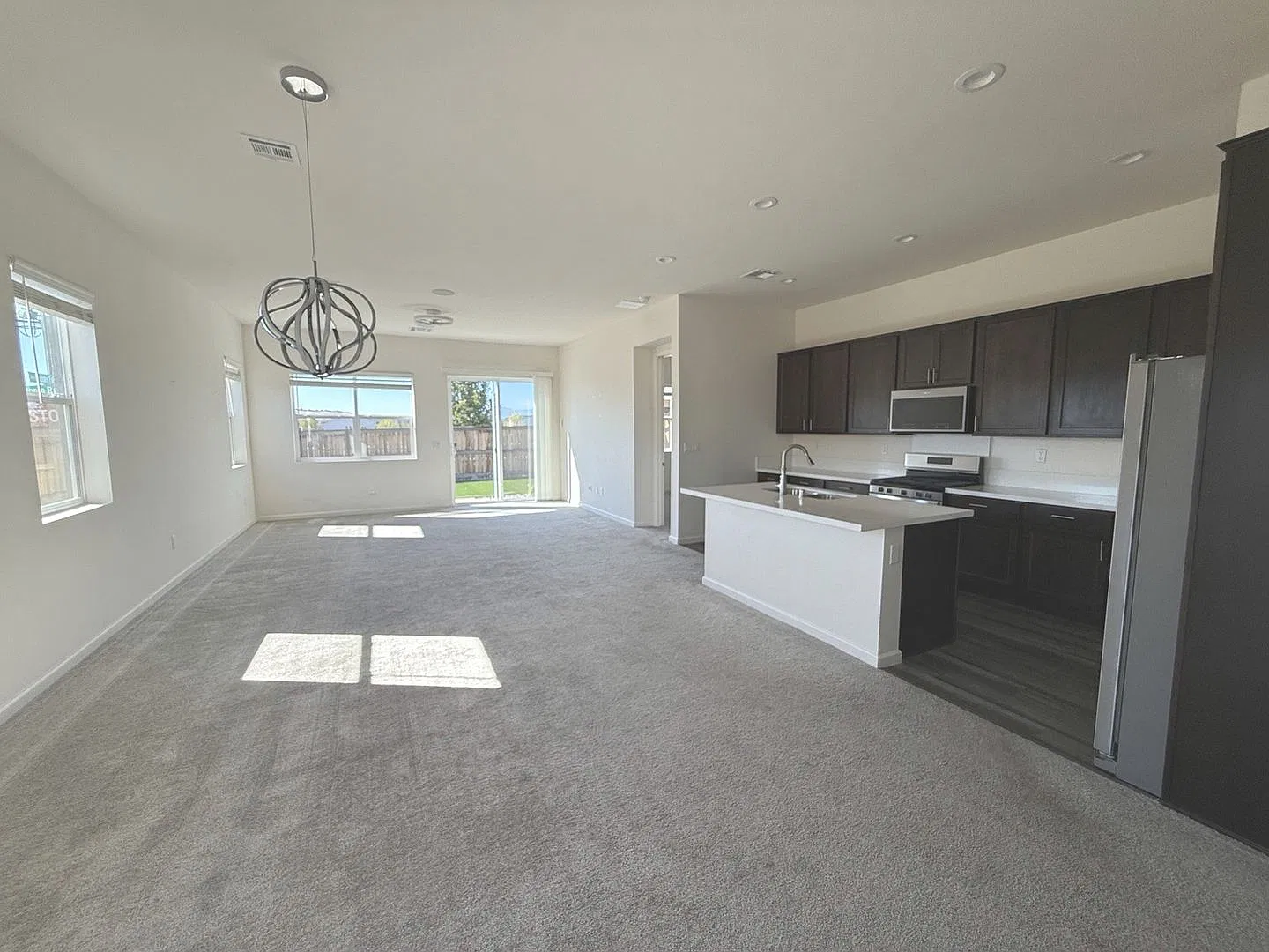 Beautiful 3 Bedroom Home — Photo 2