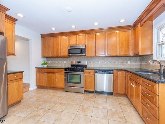 5th image of 95 Flemington Dr