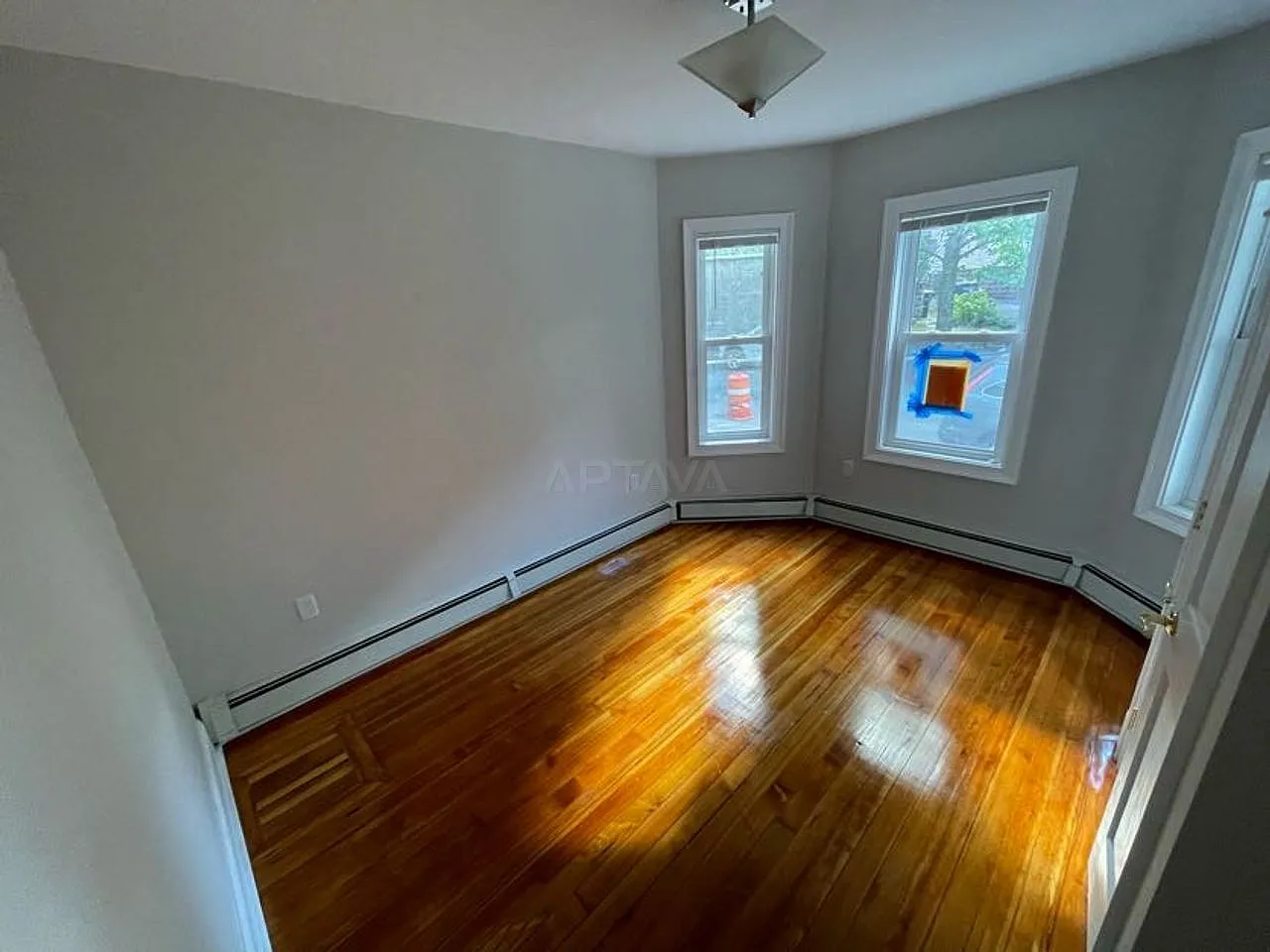 Inman Square / Kirkland/Harvard / Union Square area, 4 bedroom, 2 bathroom apartment — Photo 4