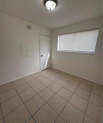 5th image of 709 N Robertson St #108