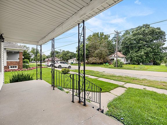 5th image of 907 Johnson St
