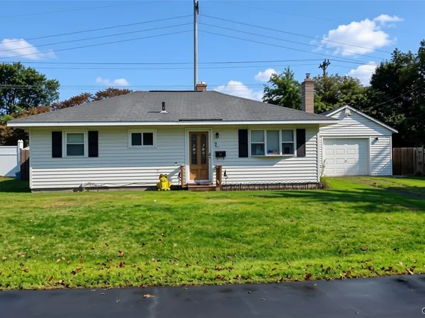 7 Cone Cir, New Hartford, NY 13413