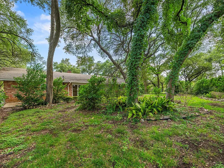 700 Shanklin Rd — Photo 35