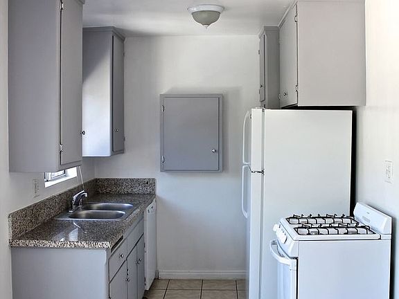 4th image of 3419 Club Dr APT 1