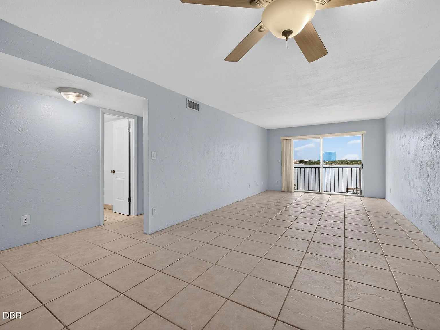 2 bed, 1.0 bath, 973 sqft, $1,875 — Photo 4
