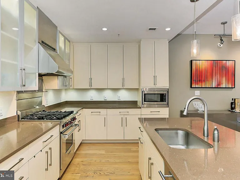 1700 Clarendon Blvd #123 — Photo 6