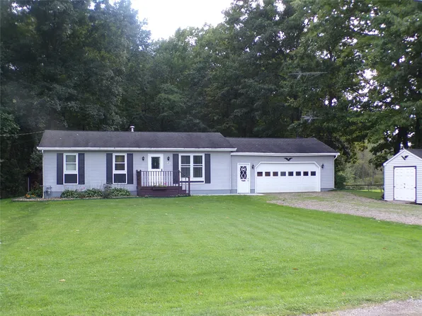 10493 Cross Station Rd, Girard, PA 16417