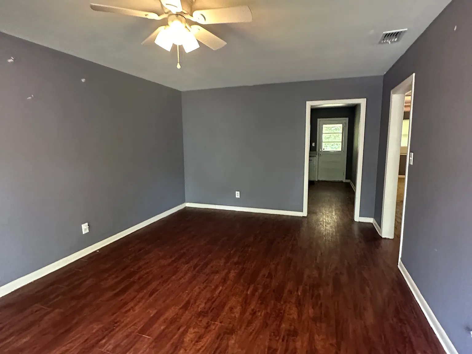 2 bed, 965 sqft, $1,600 — Photo 2