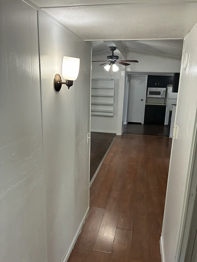 Charming 3-Bedroom Home in Lakeland, FL — Photo 3