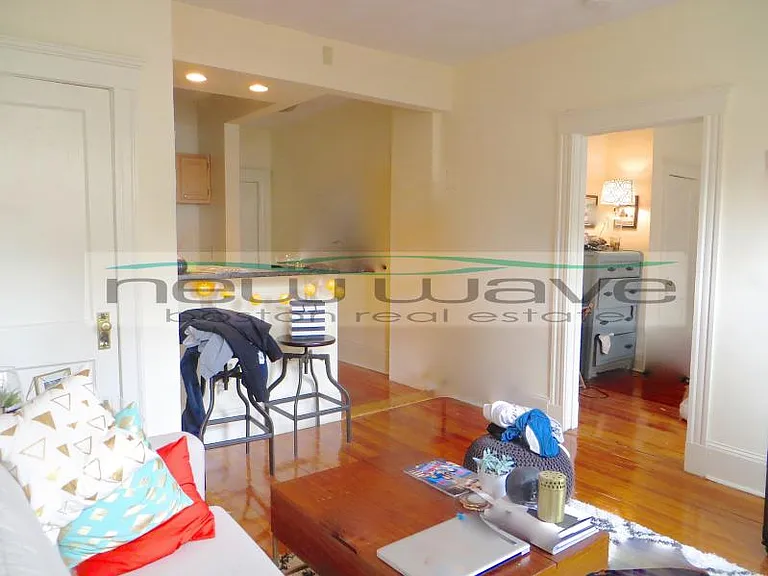 51 Queensberry St #16 — Photo 4