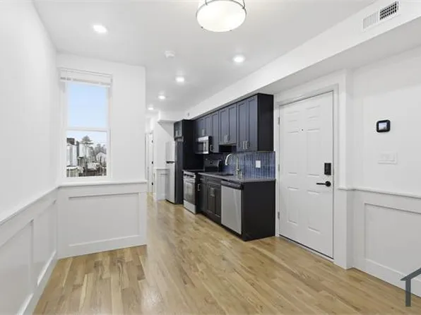 2610 N 33rd St, Philadelphia, PA