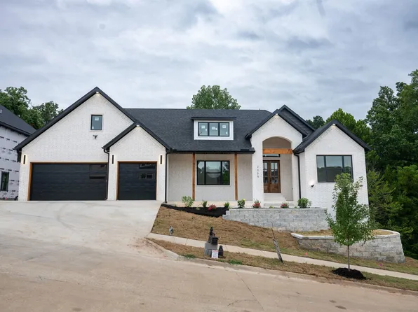 2005 NE Chaucer St, Bentonville, AR 72712