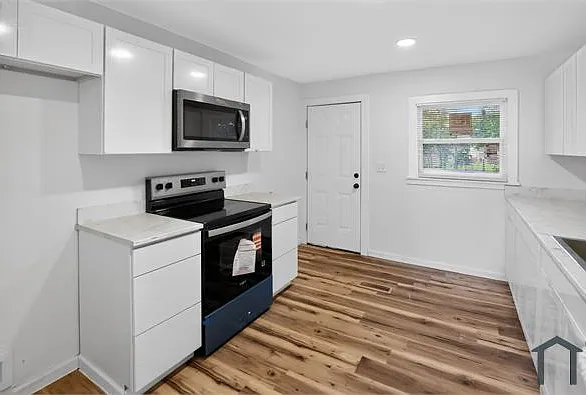 1929 W Oakland Ave — Photo 22