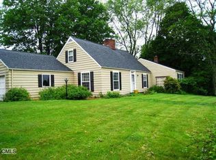 26 Powderhorn Dr, Ridgefield, CT 06877