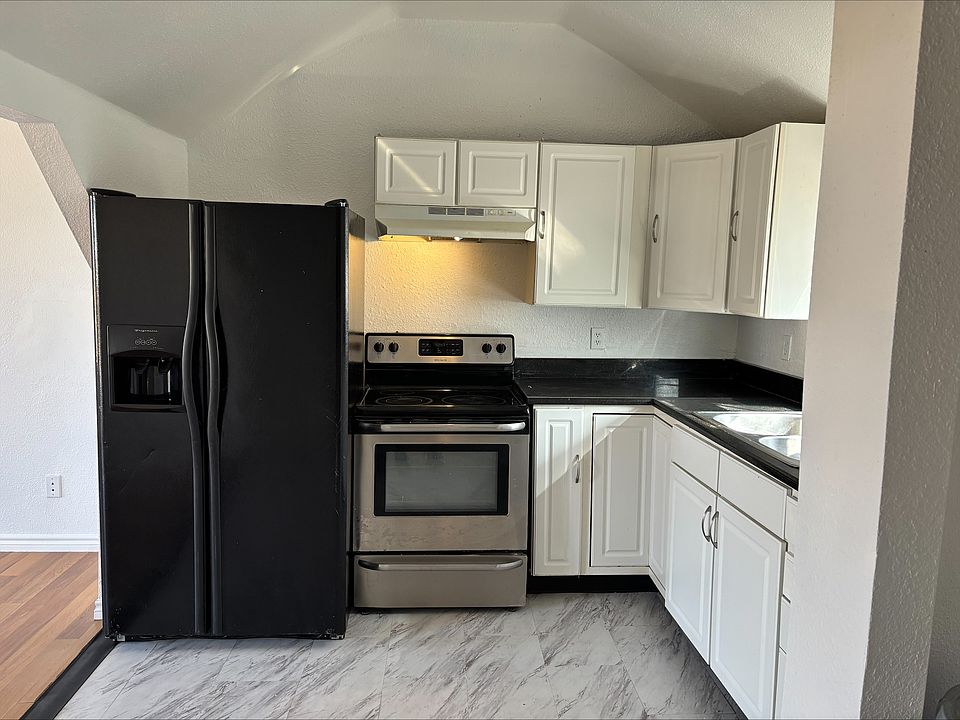 1st image of 1324 SE 8th Ave #2