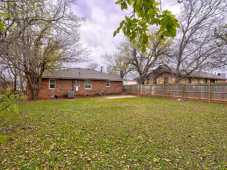 2845 Cambridge Ct — Photo 45