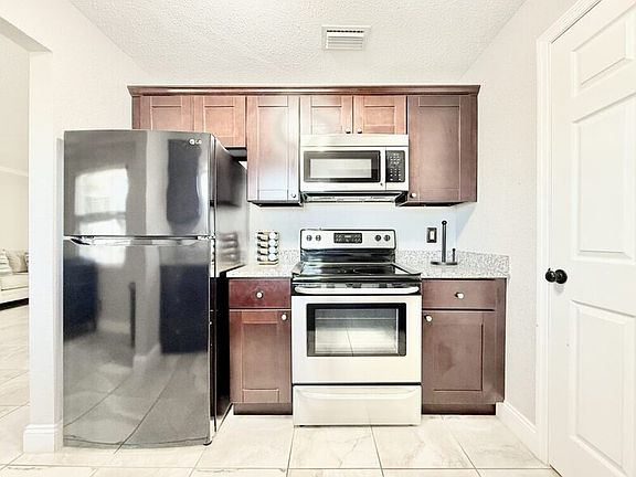 5th image of 200 Country Club Dr APT 808