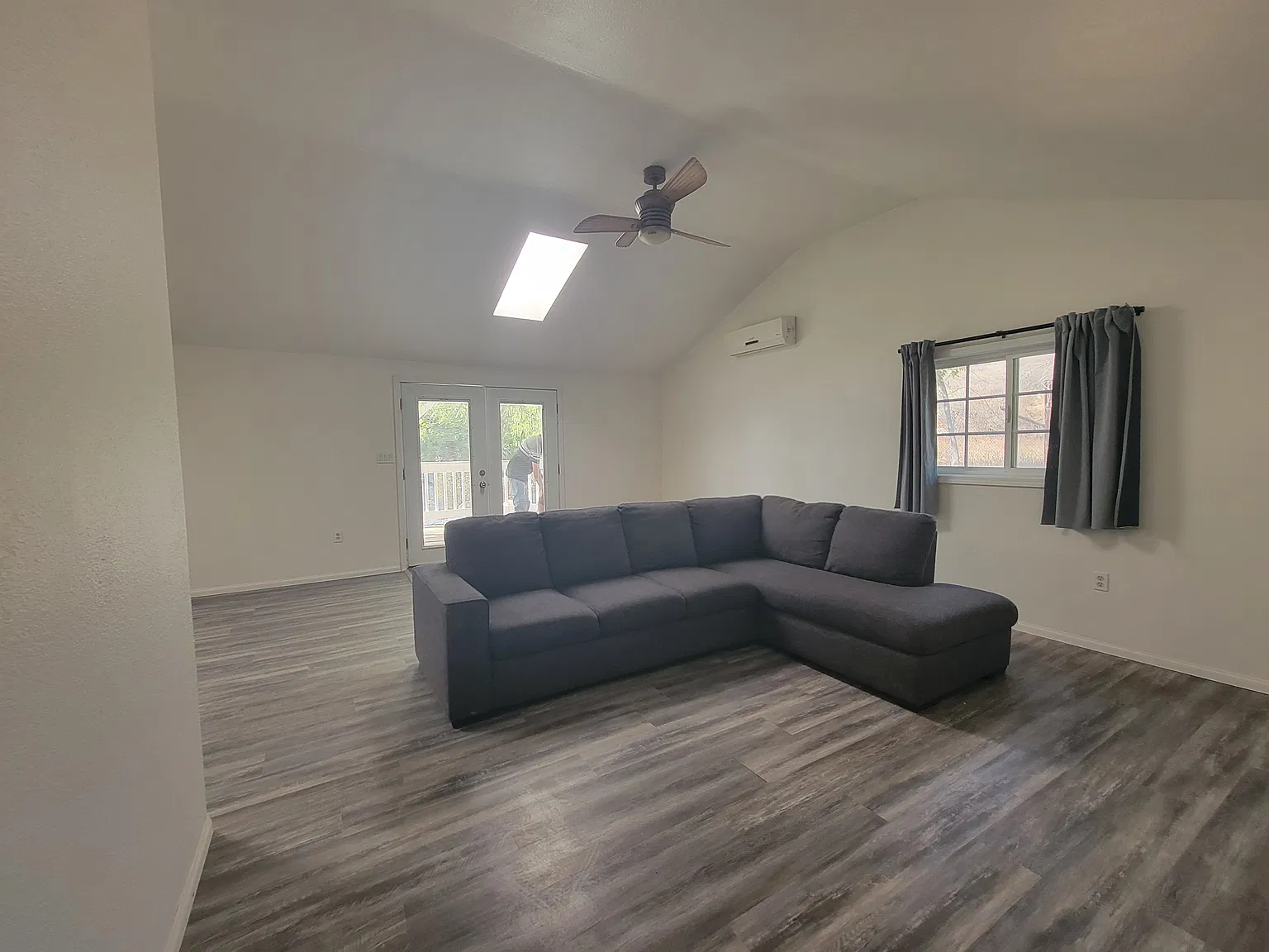 3 bed, 1170 sqft, $3,850 — Photo 4