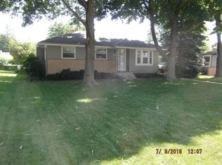 5666 S Honey Creek Dr, Milwaukee, WI 53221