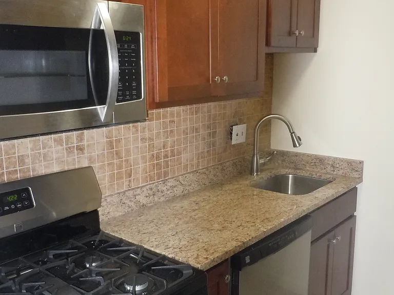 2025 N Lincoln St #113 — Photo 5