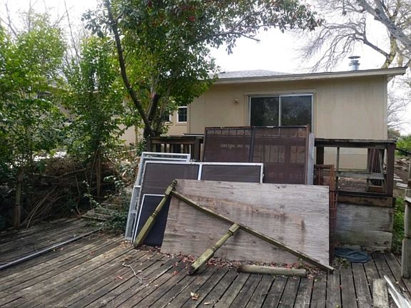 5th image of 830 Valley View Dr