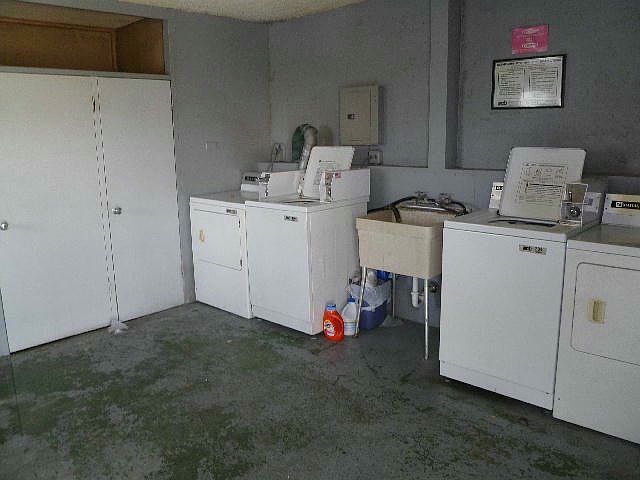 2nd image of 727 University Ave APT 204