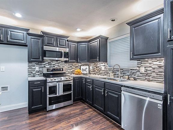 3rd image of 1926 Briarwood Dr