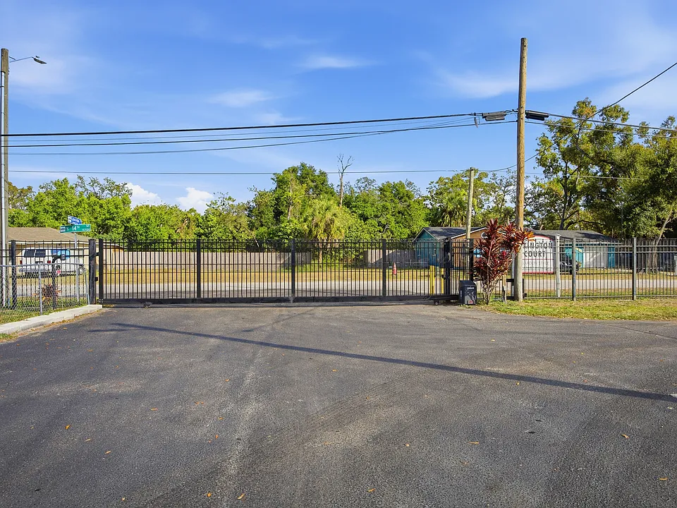 Lexington Court Community