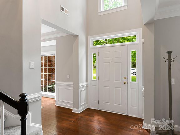 5th image of 1807 Crestgate Dr