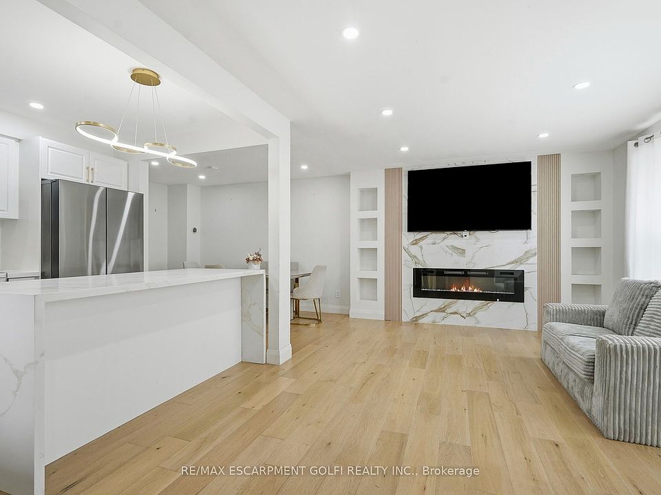 1st image of 47 Barrington Dr