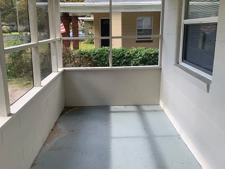 3225 Dellwood Ave — Photo 2