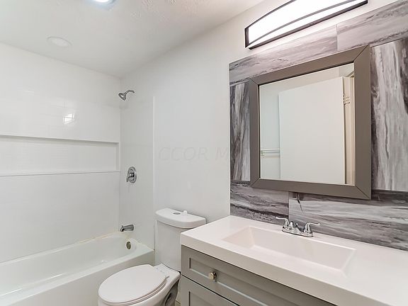4th image of 6000 Chesterton Sq E