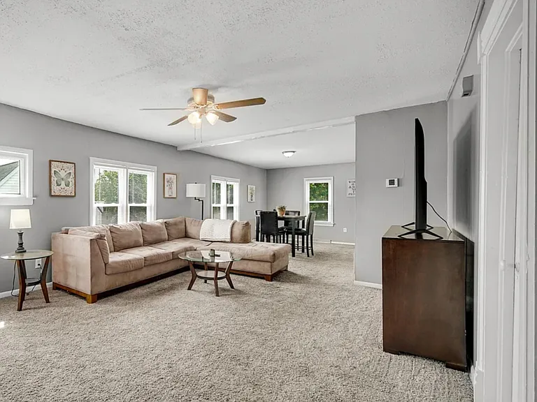 301 E North St #2 — Photo 3