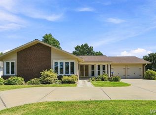 738 Henry Ave, Ballwin, MO 63011
