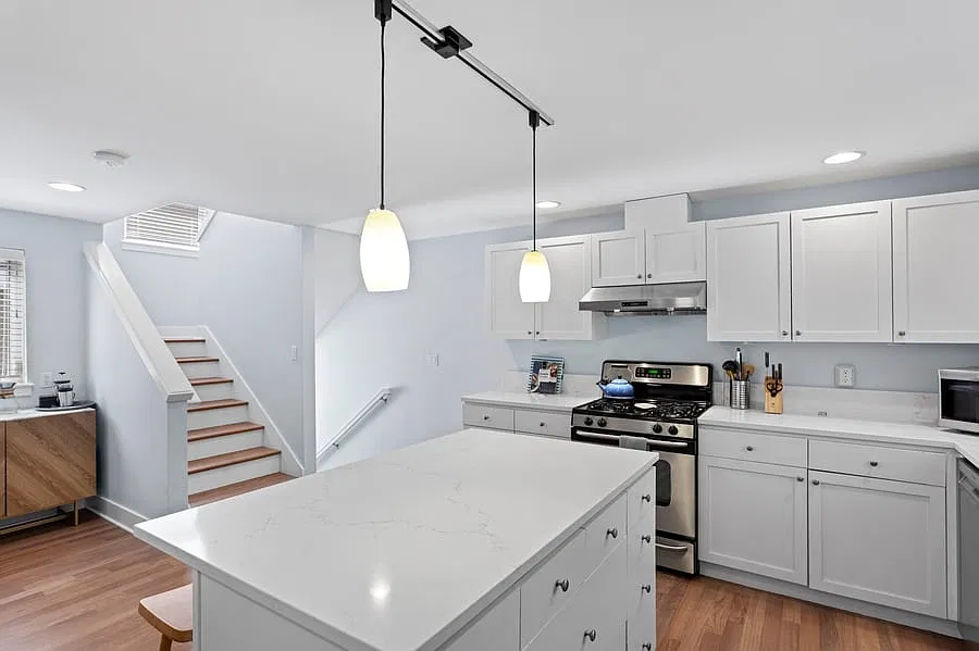 3 bed, 2.5 bath, 1630 sqft, $4,200 — Photo 4