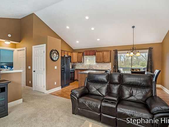 3rd image of 325 Alewa Dr NW