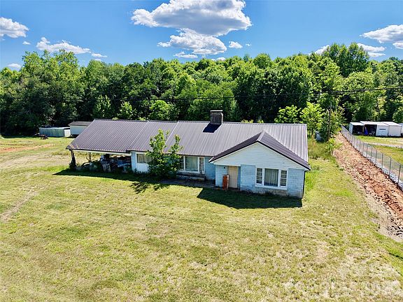3rd image of 1263 State Highway 16 N