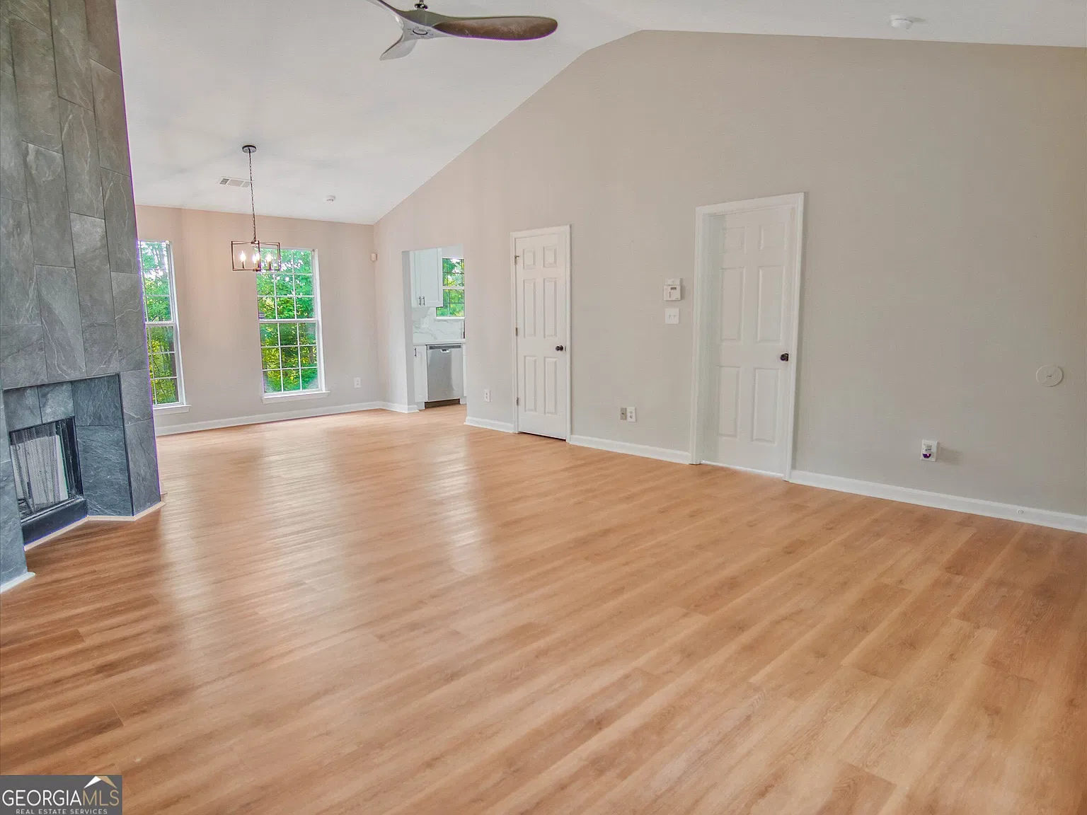 3 bed, 2.5 bath, 1340 sqft, $2,095 — Photo 4
