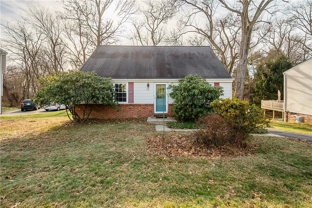 201 Kenney Dr photo 1
