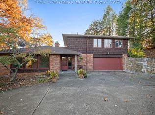 1527 Summit Dr, Charleston, WV 25302
