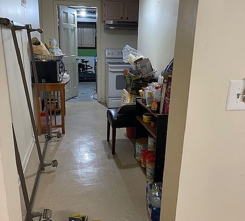 4th image of 7050 N Rockwell St Basement 1