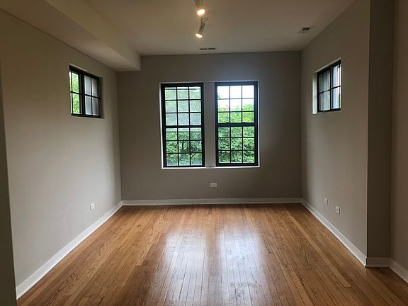 3rd image of 3108 W Sunnyside Ave APT 3R
