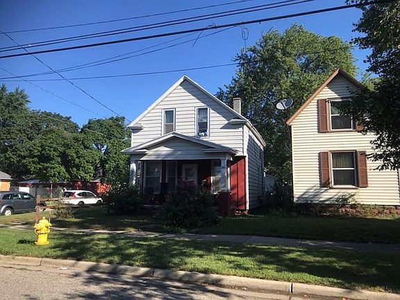 2nd image of 881 Courtney St NW