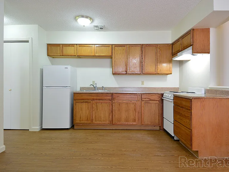 Jefferson Square Apartments — Photo 7