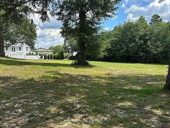 3rd image of 1220 Great Oaks Dr