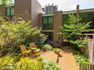 1668 Chimney House Rd, Reston, VA 20190